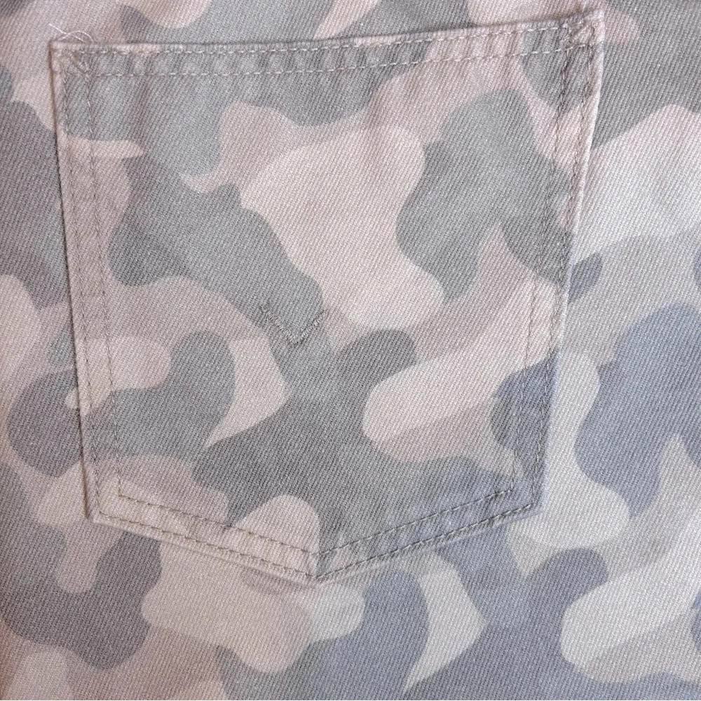Hudson Jean Shorts Lori High-Rise Camo Raw Edge Hem Size 30 Women’s